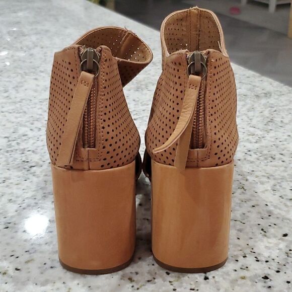 Gianni Bini Beige Peep Toe Block High Heel Zip Up Shoes Size 6 Women’s - Picture 3 of 6